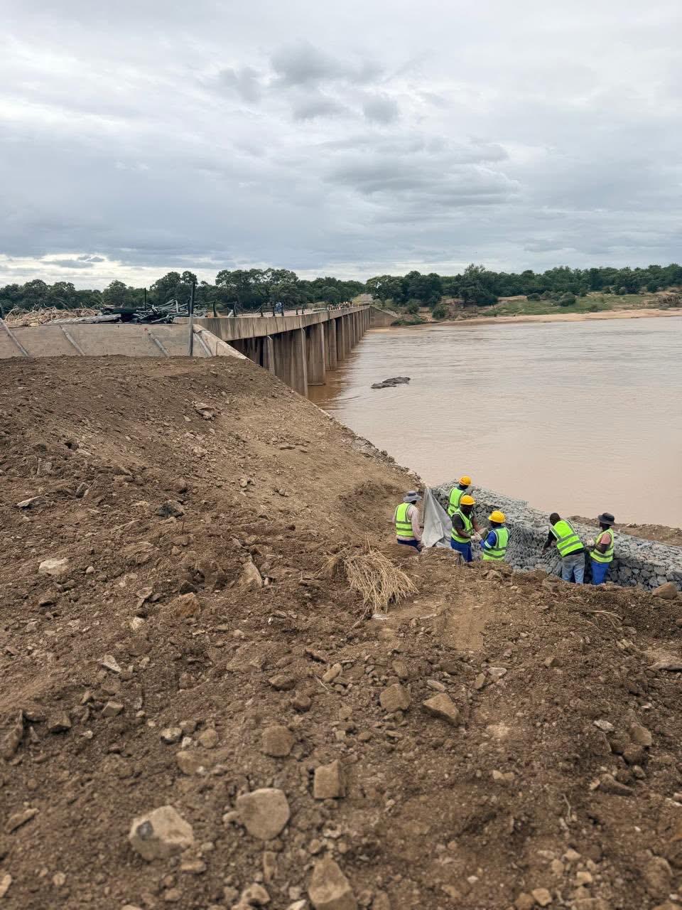 River bank protection works with Che Lele crew